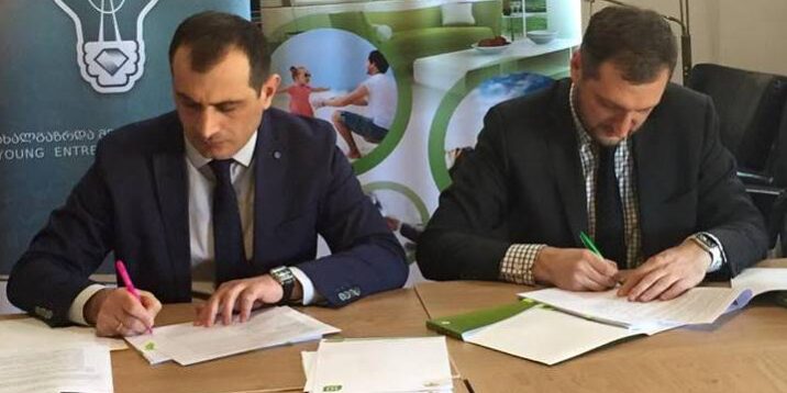 13090322_1343620738987933_1989985243_n